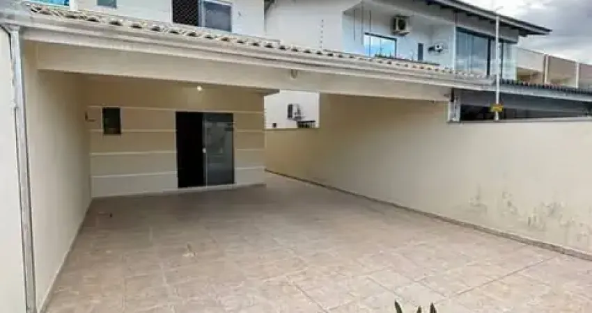 Amplo sobrado semi mobiliado com excelente localização no bairro areias em camboriú