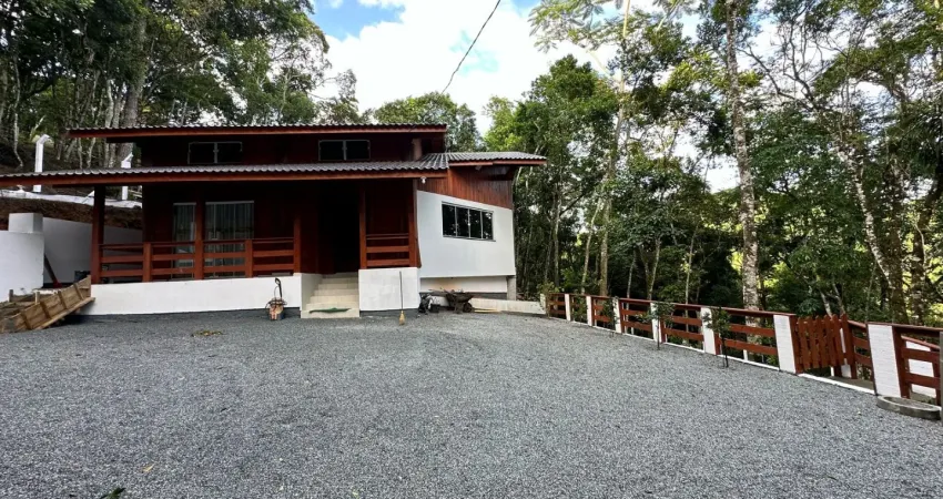 Sítio com casa mobiliada e piscina no bairro cedros em camboriú