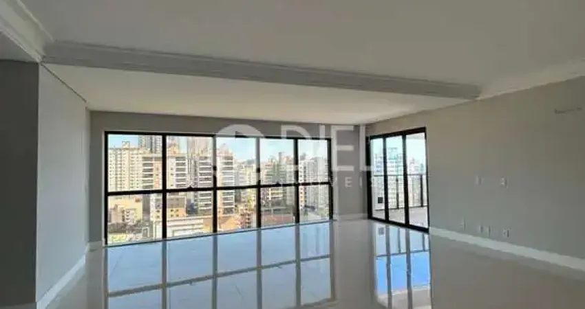 Quadra mar com 4 suÍtes e 3 vagas na meia praia, Meia Praia, Itapema - SC