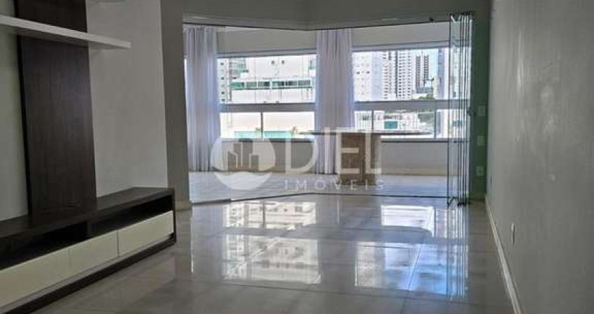 Apartamento semi-mobiliado com 1 suÍte e 3 vagas!, Pioneiros, Balneário Camboriú - SC