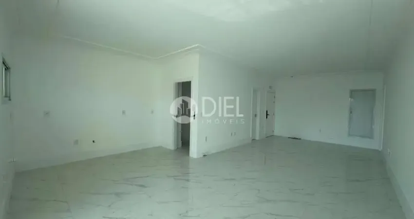 Apto com 4 suítes e 3 vagas na quadra do mar, meia praia, itapema - sc