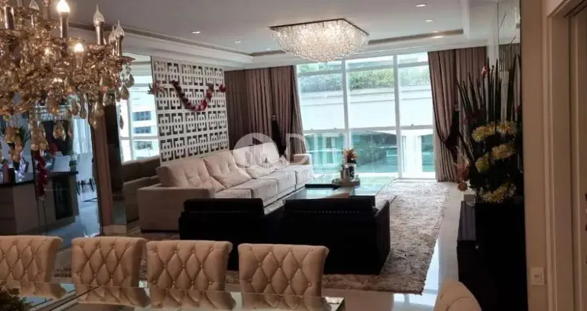 Apto mobiliado com 4 suítes na quadra mar, meia praia, itapema - sc