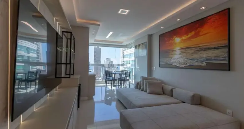 Apto mobiliado com 4 suítes,sendo 2 demi e 3 vagas, meia praia, itapema - sc