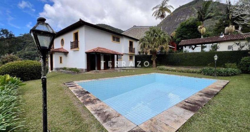 Casa à venda, 4 quartos, 4 suítes, 2 vagas, Iucas - Teresópolis/RJ