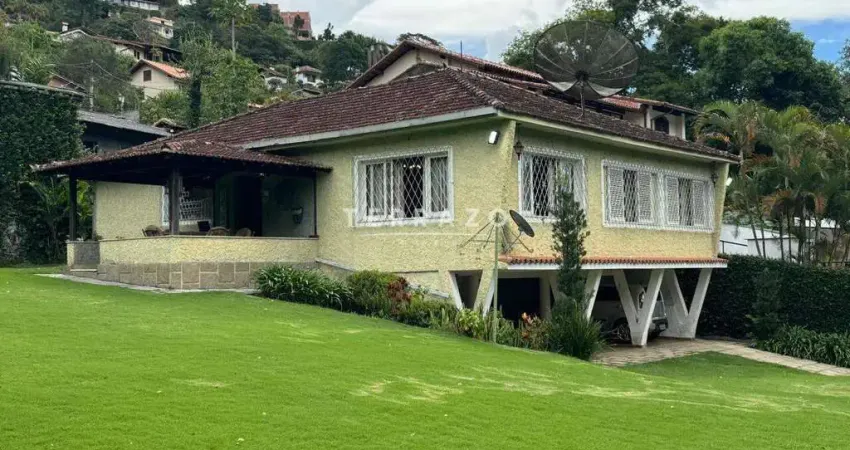 Casa à venda, 3 quartos, 3 vagas, Golfe - Teresópolis/RJ