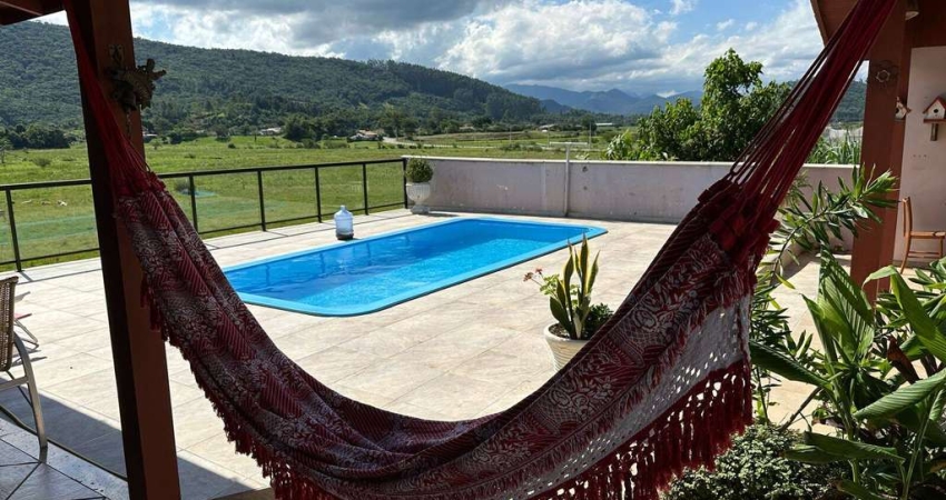 Casa única a venda na Praça de Paulo Lopes