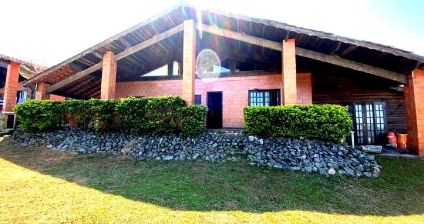 Casa de campo em Condomínio à Venda em Piracaia-SP -  3 Quartos, 1 Suíte