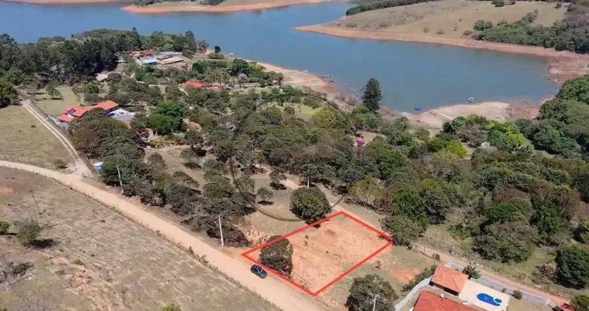 Terreno à venda em condomínio com vista e acesso à represa – Joanópolis/SP