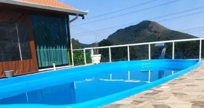 Chácara para Venda em Campo Magro, Zona Rural, 2 dormitórios, 2 banheiros