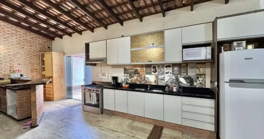 Casa para Venda em São José dos Pinhais, Dom Rodrigo, 3 dormitórios, 1 banheiro, 3 vagas