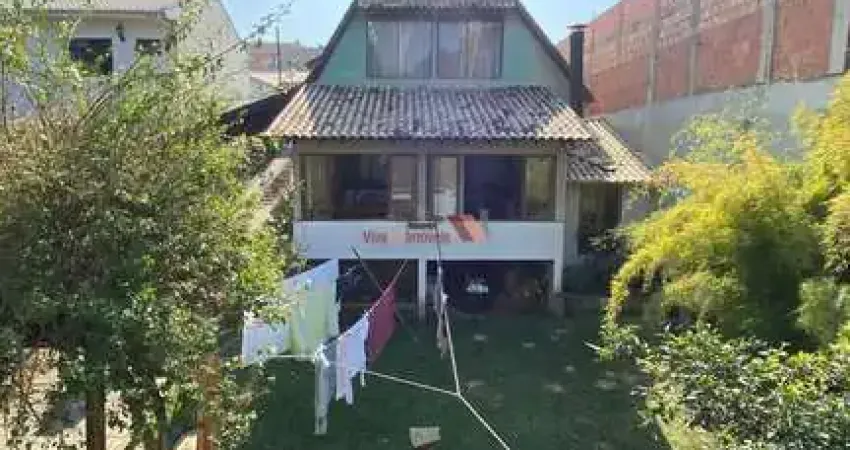 Casa à Venda em Araucária - Luxuosa Residência Próxima ao Colégio Szymanski | Vivalar Imóveis