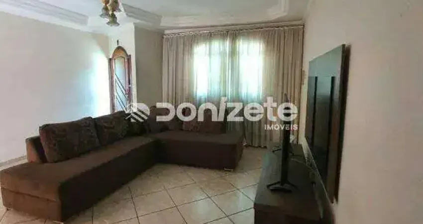Sobrado com 3 dormitórios à venda, 205 m² por R$ 799.990,00 - Bangu - Santo André/SP
