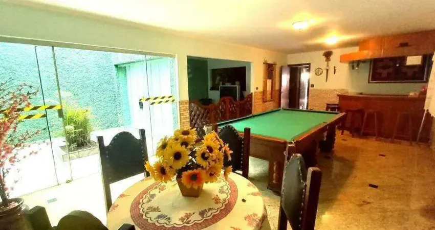 Casa residencial mobiliada em Santa Maria, Santo André — 3 suítes, 5 vagas