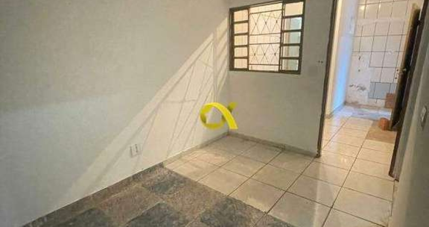 Casa para Alugar – 2 Quartos, Garagem Coberta FUNDOS Monte Líbano