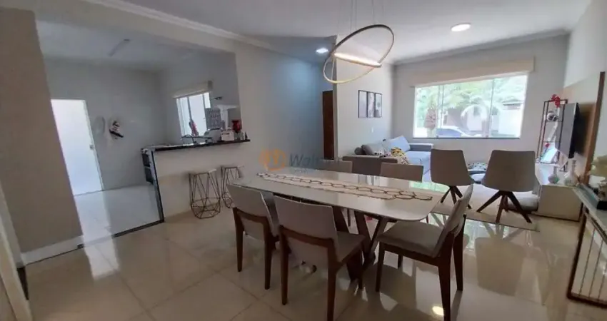 Casa de luxo em condomínio: 3 quartos, 3 suítes, 3 salas, 4 banheiros, 2 vagas na Cascata, Paulínia-SP - 165m².