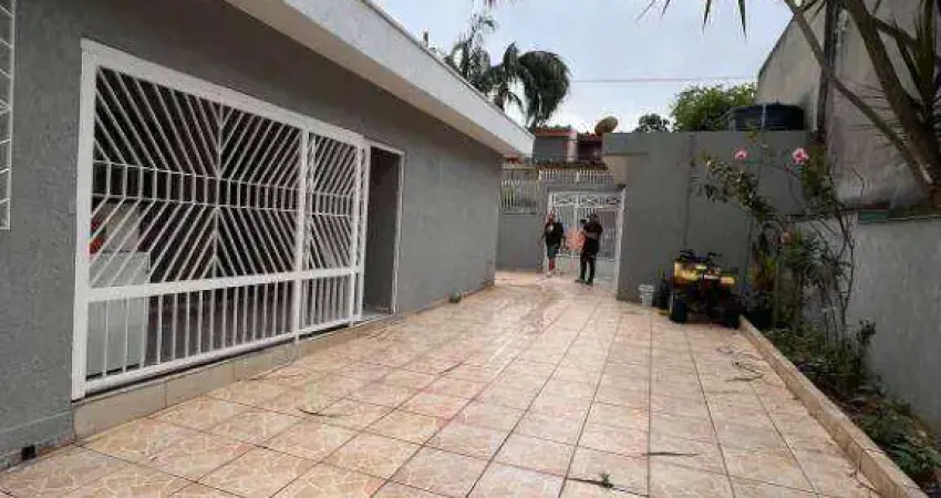 Casa Térrea com 03 dormitórios | Frente para 2 ruas