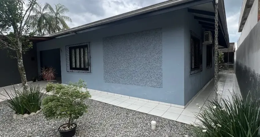 Casa com 3 quartos à venda na Rua Professor Eunaldo Verdi, 500, Jardim Sofia, Joinville