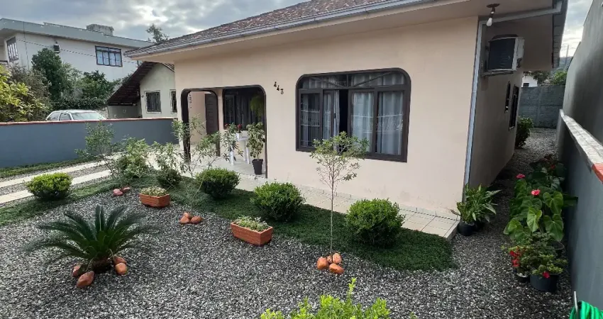 Casa com 3 quartos à venda no Iririú, Joinville 