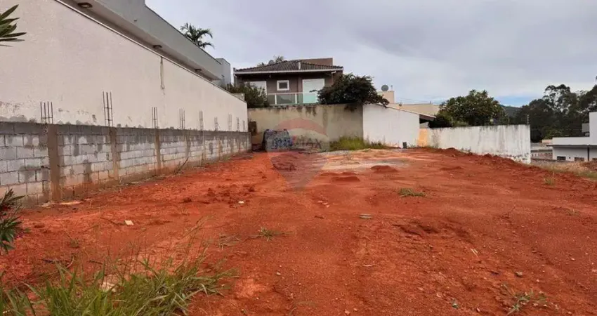 Terreno no Residencial Alvorada em Bragança Paulista: 250m² plano.