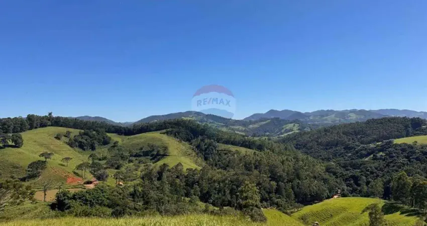Chácara encantadora em joanópolis são paulo: natureza, água e potencial para empreendimentos