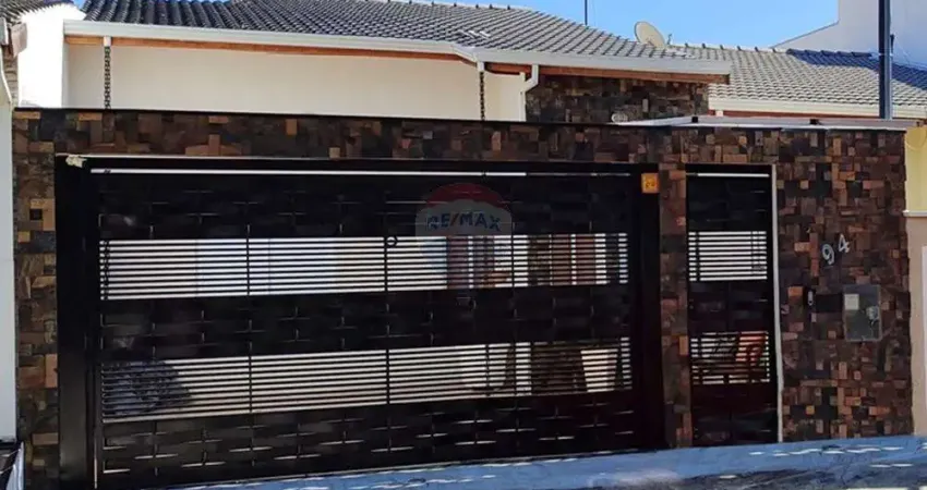 Casa Térrea com 3 dormitórios sendo 1 suite à Venda na avenida principal no Quinta dos vinhedos em Bragança Paulista