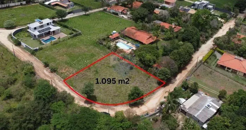 Terreno à venda em Guaraiuva, Vargem 