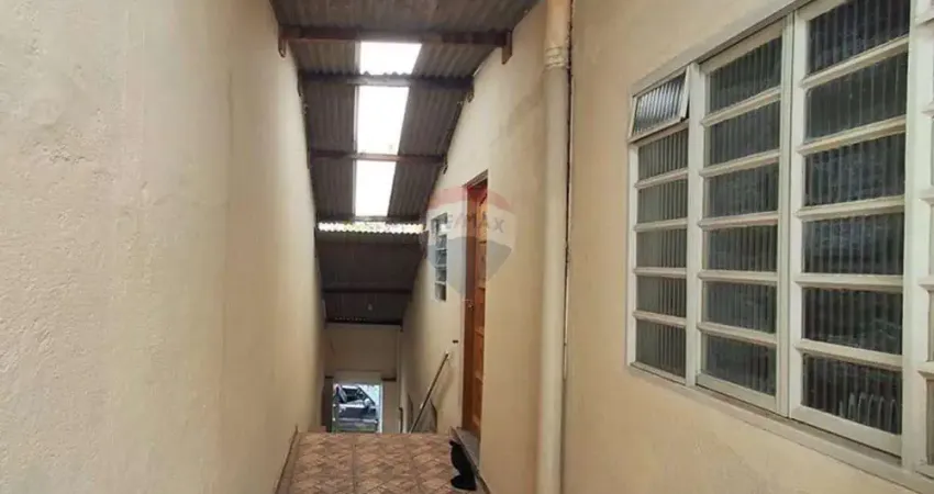 Aluga-se Sobrado com 2 Dormitórios e Escritório na Av. Lindóia