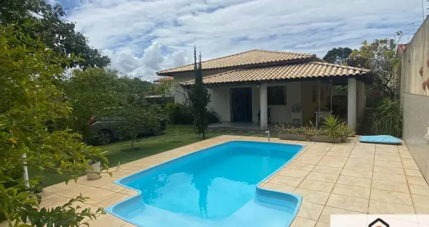 Alugo anual casa 4/4 -2 suites, piscina, quiosque - condomínio parque das árvores - barra de jacuípe