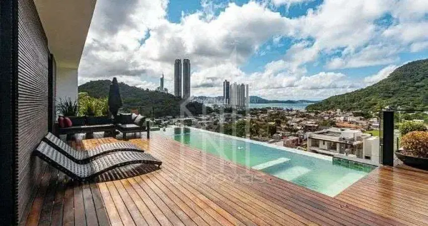 Casa de alto padrão no condominío bella vista em balneário camboriú