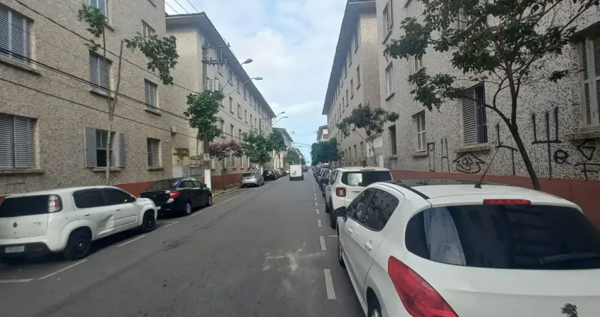 Kitnet para locação no centro da ocian quatro quadras da praia