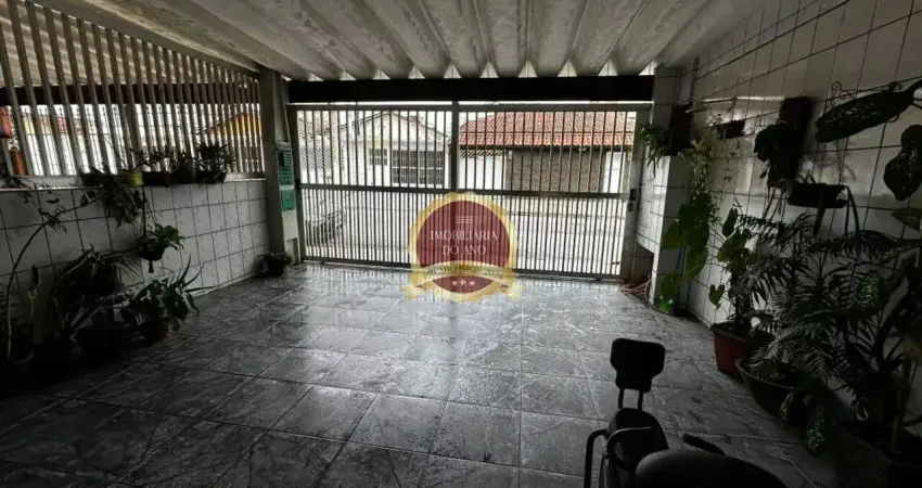 Casa 02 dormitórios com churrasqueira , localizada a 200 metros da praia na ocian