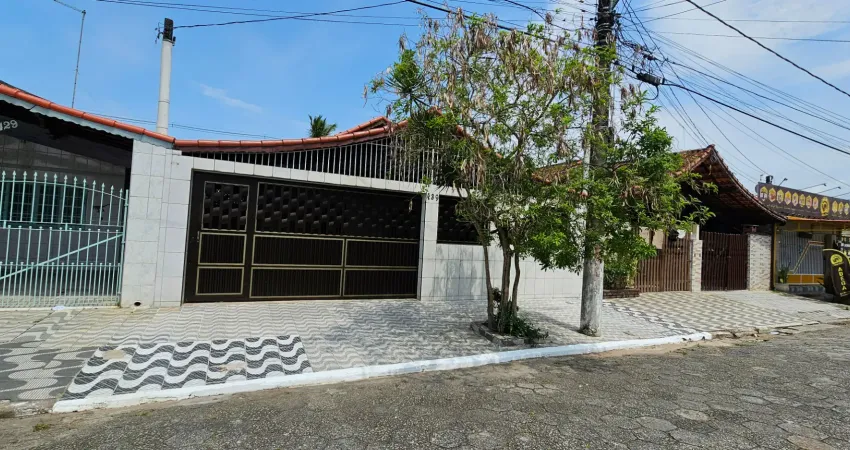 Ótima casa no maracanã próxima a praia toda reformada 02 dormitórios sendo 01 suite