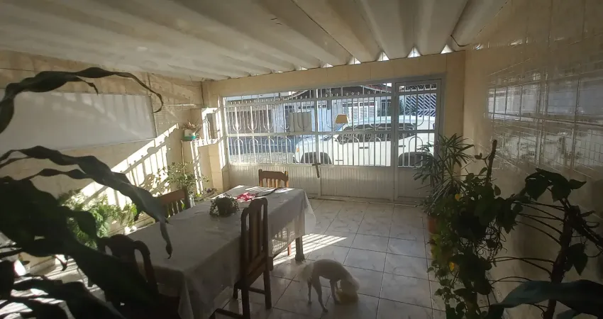 Casa com 02 dormitórios no centro da Ocian a seis quadras da praia