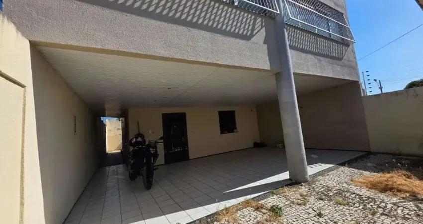 Casa com 3 dormitórios à venda, 225 m² por R$ 590.000 - Cidade dos Funcionários - Fortaleza/CE