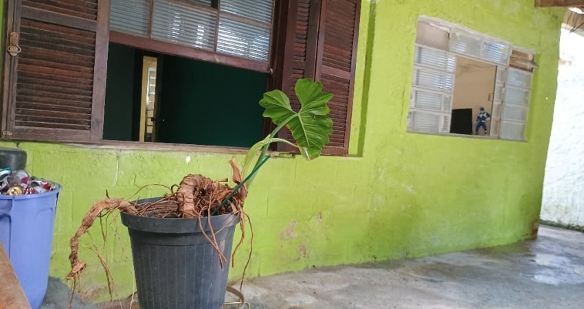 Vendo Casa térrea com edícula totalizando 100 metros,