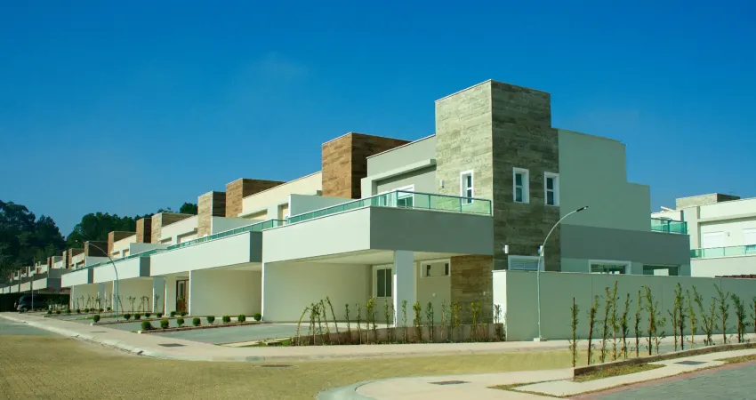 Lindos sobrados em condomínio em arujá com 3 suítes e 6 vagas de garagem