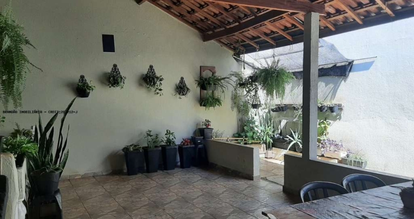 CASA + COMÉRCIO Á VENDA NO BAIRRO LACERDA CHAVES - 3 DORMITÓRIOS + SUÍTE - 222,62m² CONSTRUÍDOS TOTAL = R$465.000,00