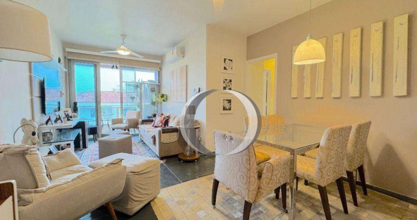 Apartamento na Enseada, 2 quadras da praia