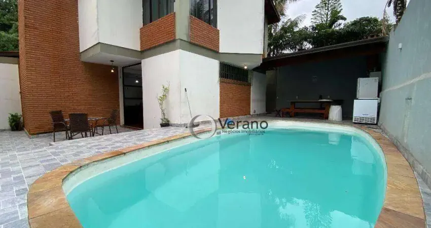 Casa com 4 suítes na praia da Enseada