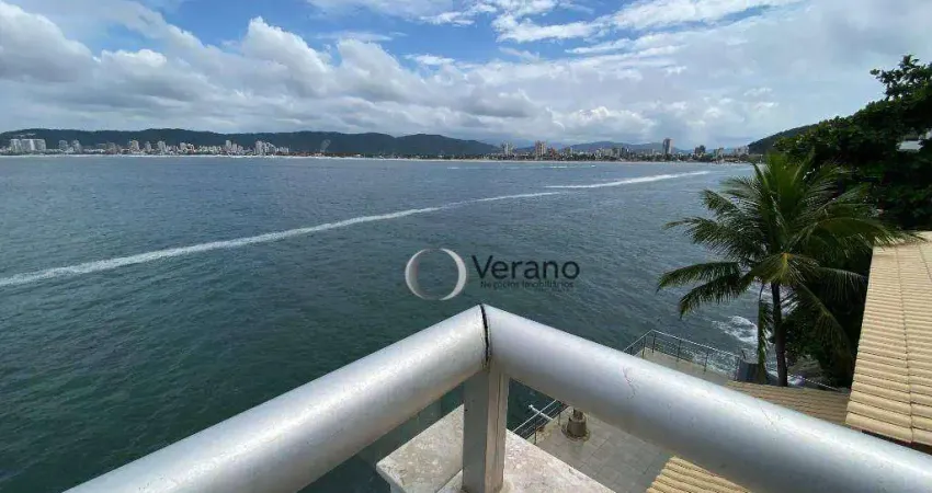 Apartamento refomado com 4 quartos, sendo 2 suítes, piscina privativa e vista total para o mar, localizado na praia da Enseada