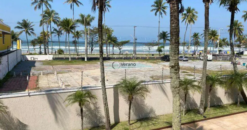 Casa em condomínio fechado a pouco passos da praia da enseada