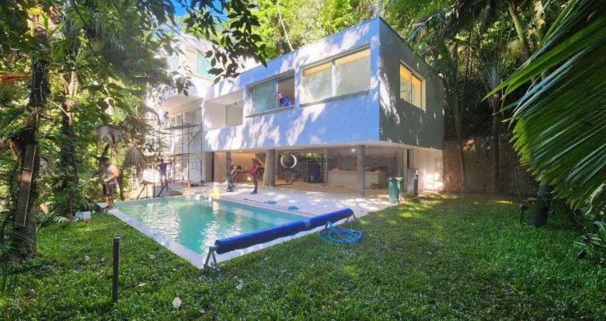 Casa mobiliada com piscina e churrasqueira em guarujá - condomínio são pedro, balneário praia do perequê