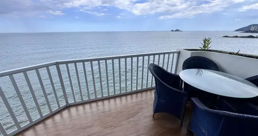 Apartamento com 3 quartos sendo 1 suíte com Vista para o Mar em Guarujá - Praia das Pitangueiras