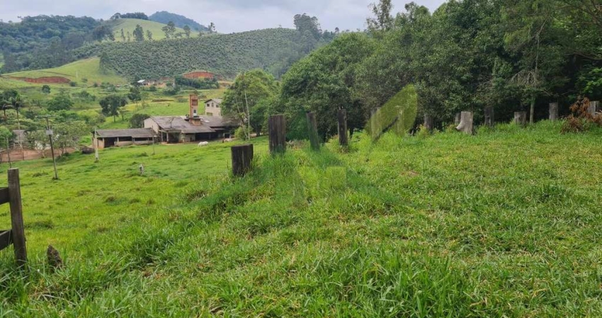 Oportunidade: Sítio de 16 alqueires com vista deslumbrante em Piracaia