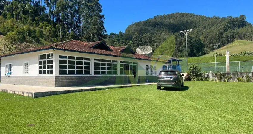 Fazenda em Joanópolis: Refúgio Rural Próximo à Cachoeira dos Pretos