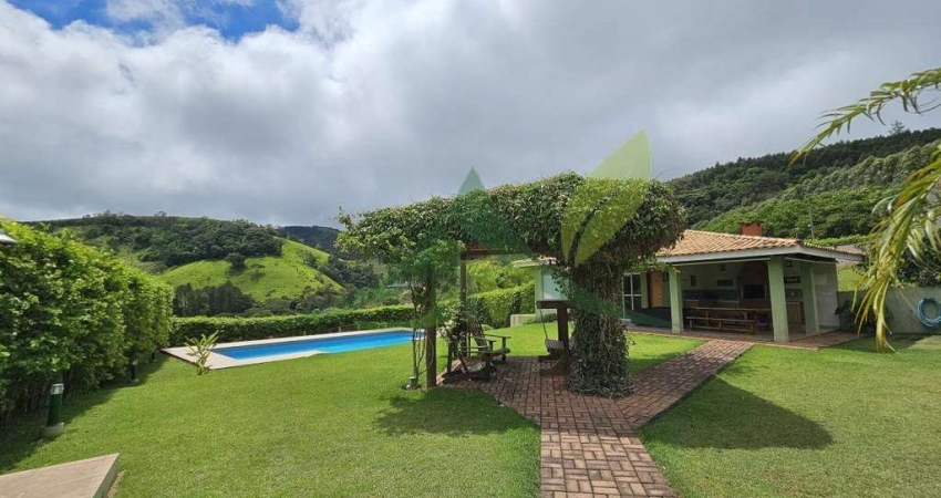 Chácara à Beira da Represa em Piracaia-SP – 3 Suítes, Piscina e Vista Deslu
