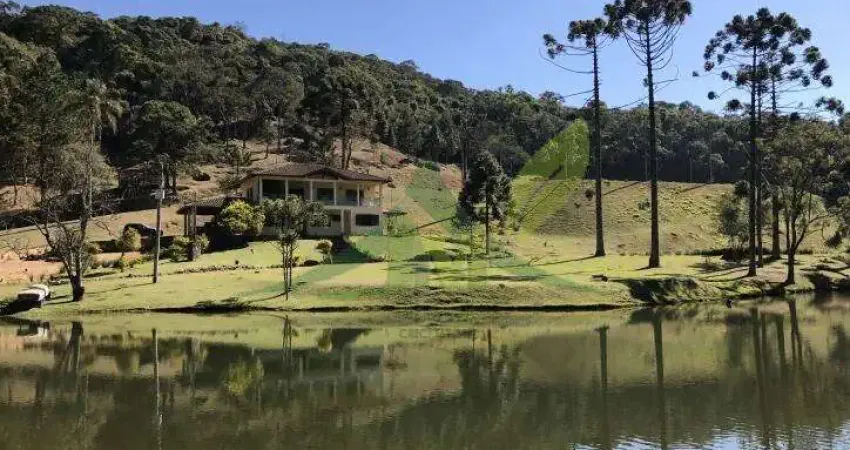 Oportunidade Exclusiva em Atibaia: Sítio com 300.000 m² e Natureza Preserva