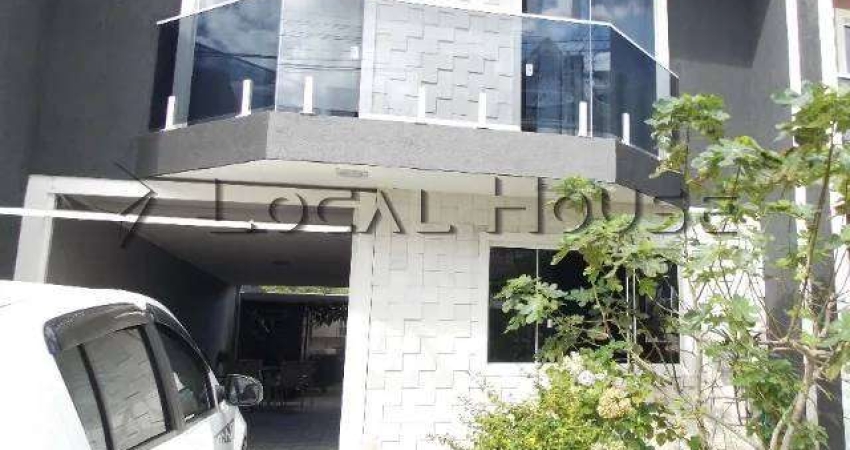 Sobrado à venda em Curitiba, Pinheirinho, com 3 quartos, 140m²