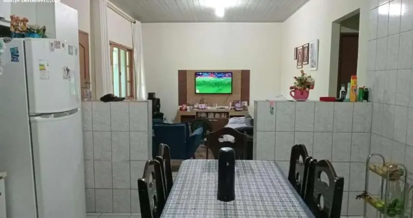 Casa na Praia para Venda em Itanhaém, Confirmar, 2 dormitórios, 1 banheiro, 2 vagas