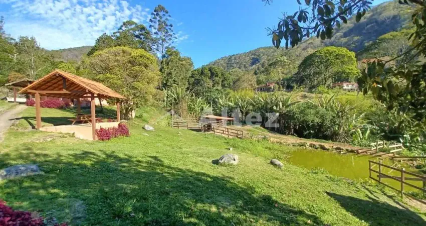Mini Sítio 6000 m2, 3 Suítes, Lago, Riacho, Córrego das Pedras, Teresópolis, RJ